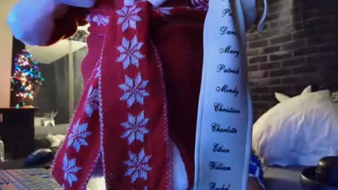 Snapshot of justwannalookgood4ya chatting on 12-17-24, 08:45 Eetantungfuk Mias online show from 12-17-24, 08:45