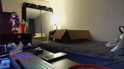 Snapshot of justwannalookgood4ya chatting on 12-17-24, 09:27 Eetantungfuk Mias online show from 12-17-24, 09:27