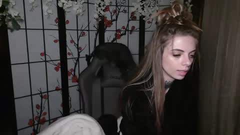 K8X4U LOVE ME online show from 02-11-25, 05:37