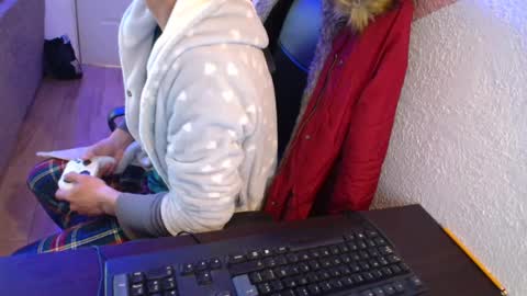 kael_art_d online show from 12-29-24, 06:05