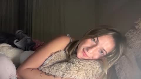 Snapshot of kaelia_alice chatting on 10-17-25, 08:44 Kaelia online show from 10-17-25, 08:44