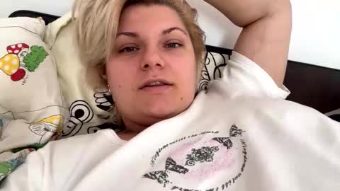Snapshot of kaelia_daniel chatting on 09-28-25, 11:26 Kaelia and Daniel online show from 09-28-25, 11:26