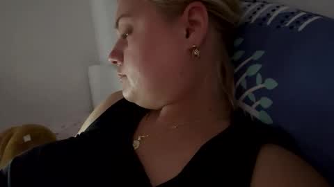 Snapshot of kaelia_daniel chatting on 10-04-25, 02:15 Kaelia and Daniel online show from 10-04-25, 02:15