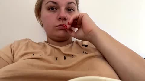 Snapshot of kaelia_daniel chatting on 10-05-25, 09:18 Kaelia and Daniel online show from 10-05-25, 09:18