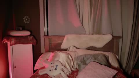 Kailee Smile online show from 11-19-25, 04:34