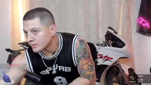 Snapshot of kaledd_musclee chatting on 12-20-24, 01:22 Kaledd musclees room Master online show from 12-20-24, 01:22