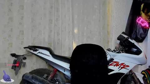 Snapshot of kaledd_musclee chatting on 12-28-24, 01:17 Kaledd musclees room Master online show from 12-28-24, 01:17