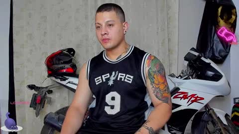 Snapshot of kaledd_musclee chatting on 12-29-24, 03:22 Kaledd musclees room Master online show from 12-29-24, 03:22