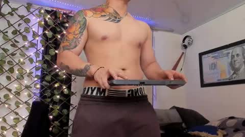 Snapshot of kaledd_musclee chatting on 02-18-25, 10:25 Kaledd musclees room Master online show from 02-18-25, 10:25
