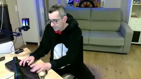 Snapshot of kalem48 chatting on 01-03-25, 11:33 MusicMen49 online show from 01-03-25, 11:33