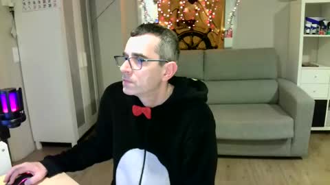 Snapshot of kalem48 chatting on 01-09-25, 11:24 MusicMen49 online show from 01-09-25, 11:24