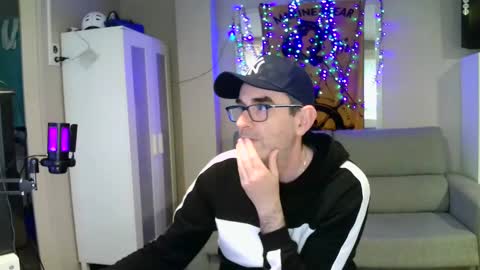 Snapshot of kalem48 chatting on 01-26-25, 02:41 MusicMen49 online show from 01-26-25, 02:41