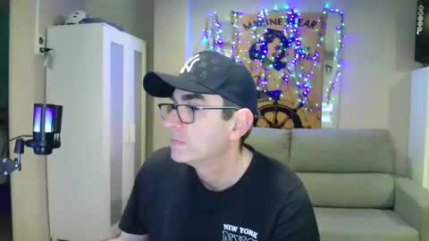 Snapshot of kalem48 chatting on 02-12-25, 08:16 MusicMen49 online show from 02-12-25, 08:16