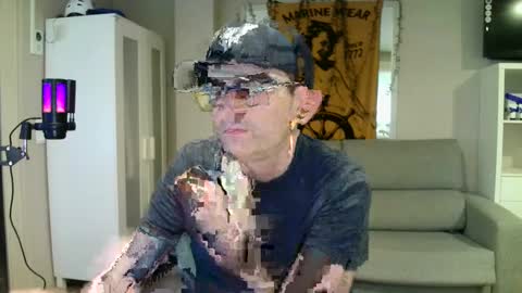 Snapshot of kalem48 chatting on 02-25-25, 09:09 MusicMen49 online show from 02-25-25, 09:09