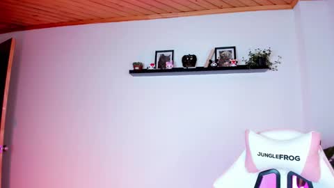 Kali Ka Please help me with your thumbs up its important   dont forget my birthday on October 26 online show from 09-23-25, 06:11