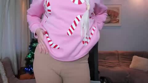 Camila online show from 12-17-25, 06:19