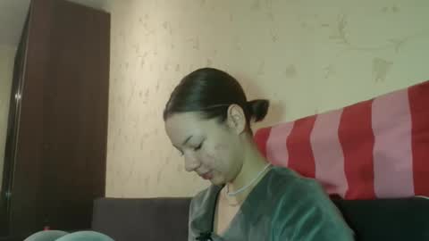 Snapshot of kamilla_kissesu chatting on 10-01-25, 02:01 Camilla online show from 10-01-25, 02:01