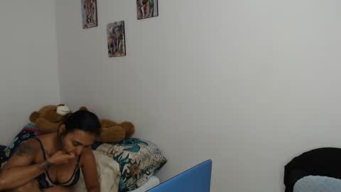 Snapshot of kammy_cami chatting on 09-11-25, 09:37 kammy   y   camila online show from 09-11-25, 09:37