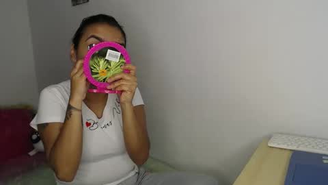 Snapshot of kammy_cami chatting on 10-22-25, 08:52 kammy   y   camila online show from 10-22-25, 08:52