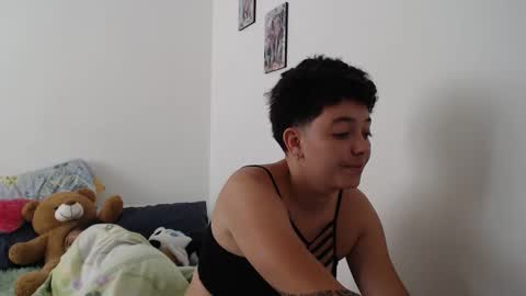 Snapshot of kammy_cami chatting on 10-25-25, 07:41 kammy   y   camila online show from 10-25-25, 07:41