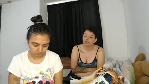 Snapshot of kammy_cami chatting on 12-15-25, 12:53 kammy y camila online show from 12-15-25, 12:53