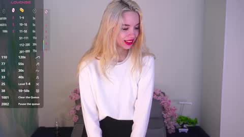 Snapshot of kaneshacornick chatting on 09-16-25, 03:18 Alice online show from 09-16-25, 03:18