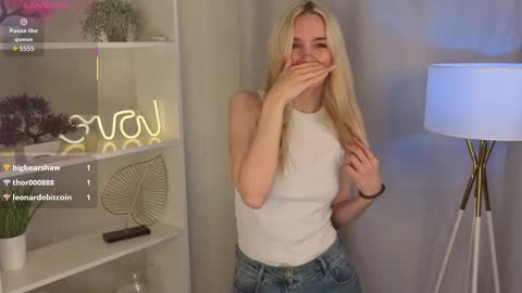 Snapshot of kaneshacornick chatting on 09-27-25, 03:44 Alice online show from 09-27-25, 03:44