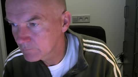 Robbie online show from 10-19-25, 05:08