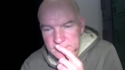 Robbie online show from 11-14-25, 03:55