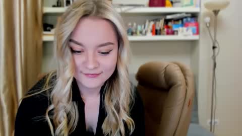 Snapshot of kara_smith_ chatting on 10-11-25, 09:24 Kara. Off from 15th till 24th of December online show from 10-11-25, 09:24