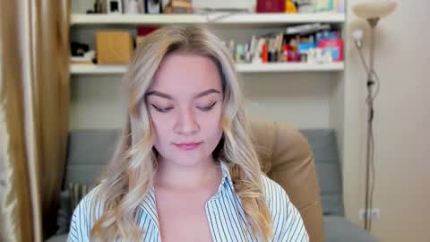 Snapshot of kara_smith_ chatting on 10-12-25, 10:42 Kara. Off from 15th till 24th of December online show from 10-12-25, 10:42