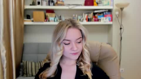 Snapshot of kara_smith_ chatting on 10-19-25, 09:37 Kara. Off from 15th till 24th of December online show from 10-19-25, 09:37