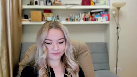 Snapshot of kara_smith_ chatting on 10-25-25, 10:37 Kara. Off from 15th till 24th of December online show from 10-25-25, 10:37