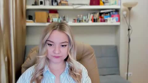 Snapshot of kara_smith_ chatting on 10-26-25, 10:36 Kara. Off from 15th till 24th of December online show from 10-26-25, 10:36