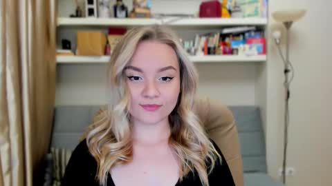 Snapshot of kara_smith_ chatting on 10-31-25, 12:11 Kara. Off from 15th till 24th of December online show from 10-31-25, 12:11