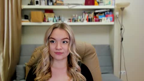 Snapshot of kara_smith_ chatting on 11-06-25, 11:59 Kara. Off from 15th till 24th of December online show from 11-06-25, 11:59