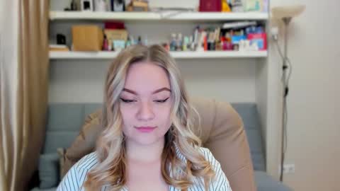 Snapshot of kara_smith_ chatting on 11-20-25, 12:55 Kara. Off from 15th till 24th of December online show from 11-20-25, 12:55