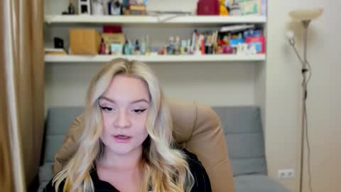 Snapshot of kara_smith_ chatting on 12-04-25, 11:02 Kara. Off from 15th till 24th of December online show from 12-04-25, 11:02