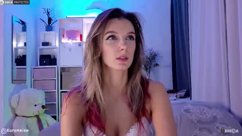 Snapshot of karamelsw chatting on 10-28-25, 10:12 Julia online show from 10-28-25, 10:12