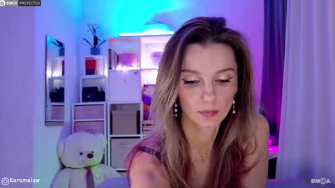 Snapshot of karamelsw chatting on 11-12-25, 11:58 Julia online show from 11-12-25, 11:58