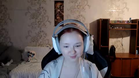 Lisa Backler online show from 09-14-25, 03:11