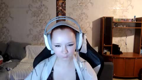 Lisa Backler online show from 09-15-25, 04:18