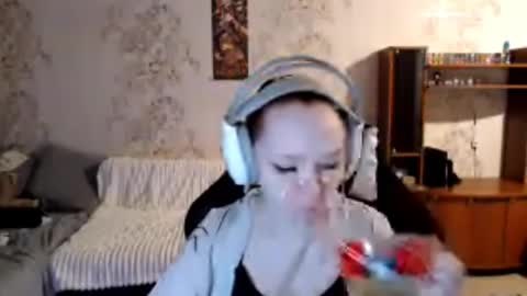 Lisa Backler online show from 09-16-25, 04:19