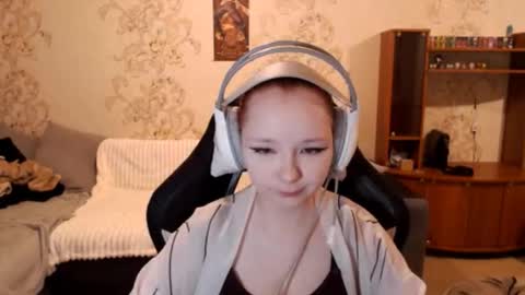 Lisa Backler online show from 09-19-25, 03:24