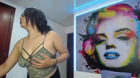 Snapshot of karime_sexygirl chatting on 01-09-25, 11:14 Karime online show from 01-09-25, 11:14