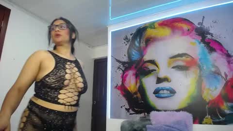Snapshot of karime_sexygirl chatting on 01-17-25, 04:26 Karime online show from 01-17-25, 04:26