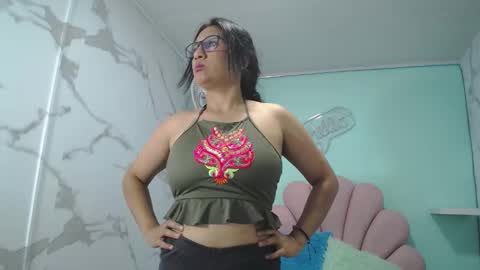 Snapshot of karime_sexygirl chatting on 01-19-25, 11:12 Karime online show from 01-19-25, 11:12