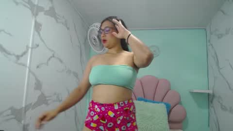 Snapshot of karime_sexygirl chatting on 01-20-25, 11:13 Karime online show from 01-20-25, 11:13