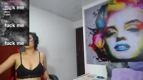 Snapshot of karime_sexygirl chatting on 01-24-25, 07:39 Karime online show from 01-24-25, 07:39