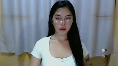 Snapshot of karina_fuckdoll chatting on 12-21-24, 03:31 I AM BELLE online show from 12-21-24, 03:31